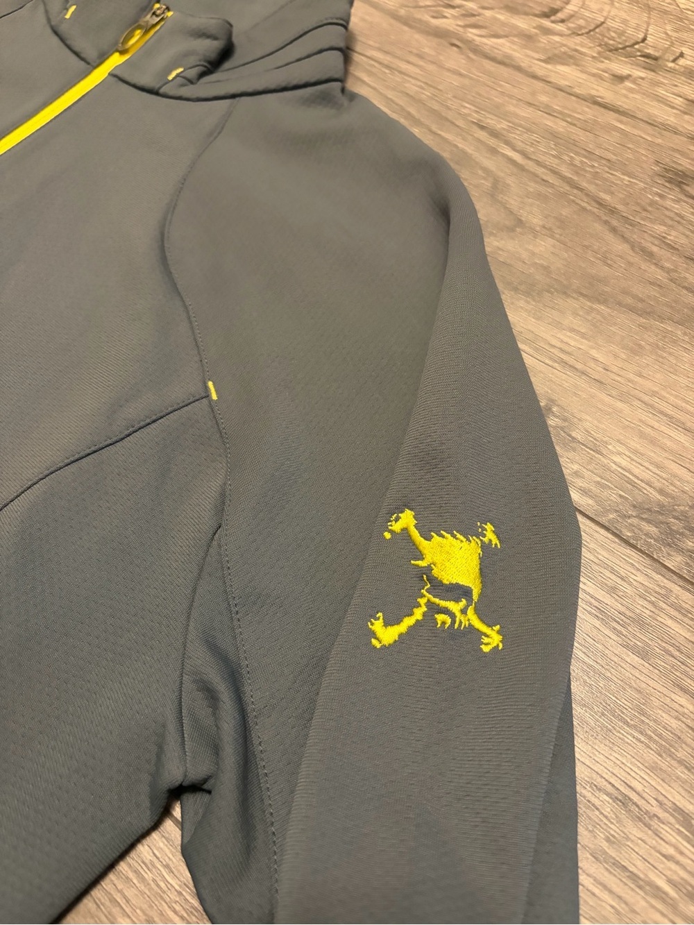 Oakley Men's Dark Gray Quarter-Zip Performance Jacket with skull image 2